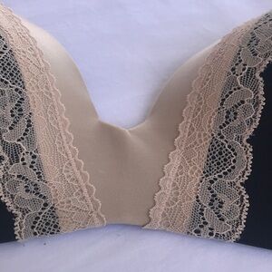 Gilligan & O’Malley black & beige decorative bra with lace accent.
